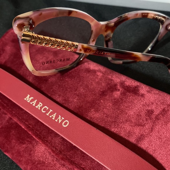 Guess by Marciano eyeglasses - Picture 4 of 5